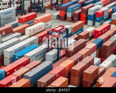 CTT Container Terminal Tollerort nel porto di Amburgo, Germania. Foto Stock