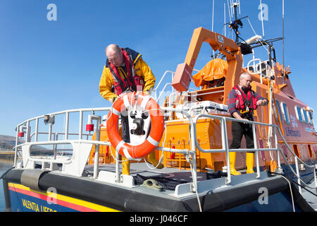 RNLI scialuppa di salvataggio e di equipaggio, Valentia Island, nella contea di Kerry Irlanda Foto Stock