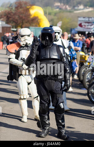 Stormtroopers fictional del soldato di Star Wars in occasione di una mostra la massa Foto Stock