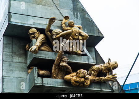 Il pubblico da Michael Snow. Ventola di baseball gargoyles presso il Rogers Centre (ex Skydome) a Toronto, Ontario Foto Stock