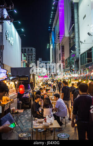 Scena di strada sulla piazza Siam, bangkok, adia. Foto Stock