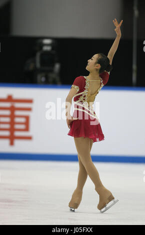 FILE foto: giapponese figura skater Mao Asada ha annunciato qui il pensionamento da pattinaggio competitivo su lunedì 10 aprile 2017 tramite il suo blog. Asada è stata una grande star in Giappone dopo che rappresenta il suo paese a due Giochi Olimpici Invernali e a vincere i campionati del mondo per tre volte. Ella era stata prevista per continuare fino a quando il 2018 Olimpiadi invernali di PyeongChang ma ha lottato in concorrenza in passato 2 anni. Foto originale mostra: Mao Asada (JPN), 29 dicembre 2006 - Pattinaggio di Figura : tutto il Giappone la figura pattinare campionato, a Nagoya Rainbow Ice Arena, Aichi, Giappone. (Foto di Atsushi Tomura/AFLO Foto Stock