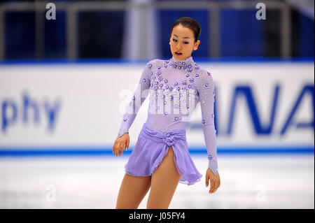 FILE foto: giapponese figura skater Mao Asada ha annunciato qui il pensionamento da pattinaggio competitivo su lunedì 10 aprile 2017 tramite il suo blog. Asada è stata una grande star in Giappone dopo che rappresenta il suo paese a due Giochi Olimpici Invernali e a vincere i campionati del mondo per tre volte. Ella era stata prevista per continuare fino a quando il 2018 Olimpiadi invernali di PyeongChang ma ha lottato in concorrenza in passato 2 anni. Foto originale mostra: Mao Asada (JPN), Ottobre 23, 2010 - Pattinaggio di Figura : ISU Grand Prix di Pattinaggio di Figura 2010/2011, NHK Trophy Donne Singoli pattinaggio gratuito presso Nihon gaishi Arena, Aichi, Foto Stock