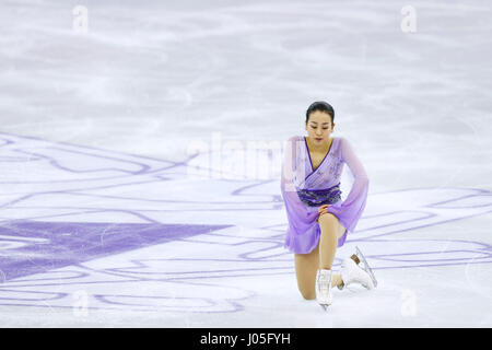 FILE foto: giapponese figura skater Mao Asada ha annunciato qui il pensionamento da pattinaggio competitivo su lunedì 10 aprile 2017 tramite il suo blog. Asada è stata una grande star in Giappone dopo che rappresenta il suo paese a due Giochi Olimpici Invernali e a vincere i campionati del mondo per tre volte. Ella era stata prevista per continuare fino a quando il 2018 Olimpiadi invernali di PyeongChang ma ha lottato in concorrenza in passato 2 anni. Foto originale mostra: Mao Asada (JPN), 12 dicembre 2015 - Pattinaggio di Figura : ISU Grand Prix di Pattinaggio di Figura 2015/2016 Finale Femminile di pattinaggio gratuito alla Convention internazionale di Barcellona Cento Foto Stock