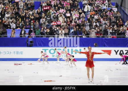 FILE foto: giapponese figura skater Mao Asada ha annunciato qui il pensionamento da pattinaggio competitivo su lunedì 10 aprile 2017 tramite il suo blog. Asada è stata una grande star in Giappone dopo che rappresenta il suo paese a due Giochi Olimpici Invernali e a vincere i campionati del mondo per tre volte. Ella era stata prevista per continuare fino a quando il 2018 Olimpiadi invernali di PyeongChang ma ha lottato in concorrenza in passato 2 anni. Foto originale mostra: Mao Asada, dicembre 25, 2016 - Pattinaggio di Figura : tutto il Giappone figura Skating Championships 2016 donne pattinaggio Freee a Towa Yakuhin RACTAB Dome, Osaka, Giappone. (Foto Foto Stock