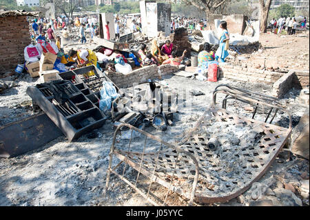 Baraccopoli fire, damu nagar, kandivali, Mumbai, Maharashtra, India, Asia Foto Stock