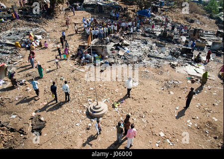 Baraccopoli fire, damu nagar, kandivali, Mumbai, Maharashtra, India, Asia Foto Stock