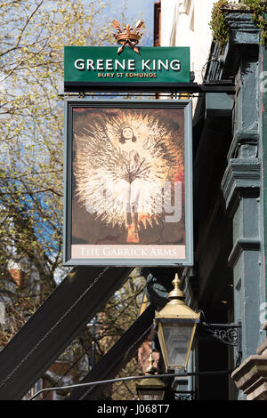 Il Garrick Arms pub segno. Charing Cross Rd, Charing Cross, Londra Foto Stock