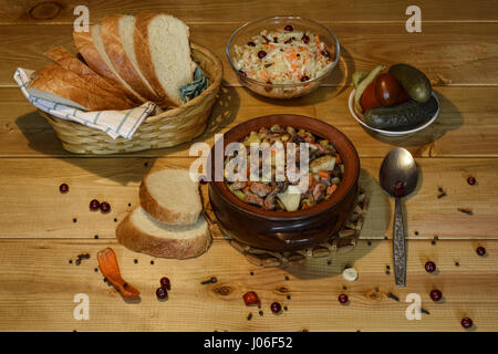 Arrosto di 'Kirsani' con funghi e fagioli, Rostov-on-Don, in Russia, Aprile 6, 2017 Foto Stock