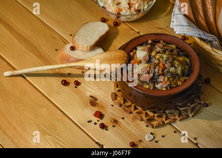 Arrosto di 'Kirsani' con funghi e fagioli, Rostov-on-Don, in Russia, Aprile 6, 2017 Foto Stock