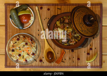 Arrosto di 'Kirsani' con funghi e fagioli, Rostov-on-Don, in Russia, Aprile 6, 2017 Foto Stock