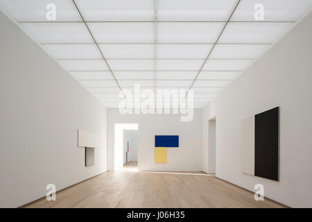 Spazi fieristico con Ellsworth Kelly opere d'arte. Museo Voorlinden, Wassenaar, Paesi Bassi. Architetto: kraaijvanger architetti, 2016. Foto Stock