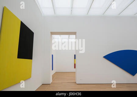 Spazi fieristico con Ellsworth Kelly opere d'arte. Museo Voorlinden, Wassenaar, Paesi Bassi. Architetto: kraaijvanger architetti, 2016. Foto Stock