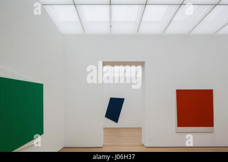 Spazi fieristico con Ellsworth Kelly opere d'arte. Museo Voorlinden, Wassenaar, Paesi Bassi. Architetto: kraaijvanger architetti, 2016. Foto Stock