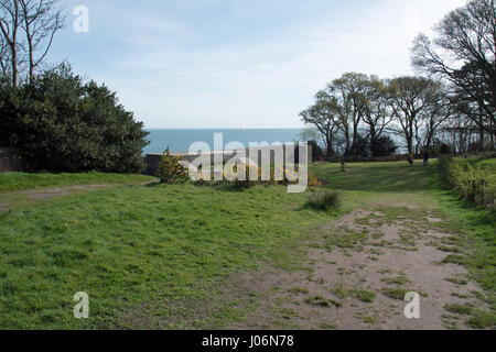 Fort Henry, WW2 calcestruzzo bunker di osservazione, costruito dalla canadese Royal Engineers, affacciato sulla Baia di Studland. Foto Stock