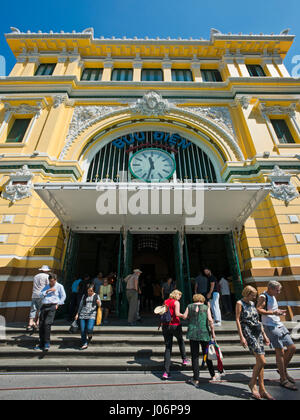 Vista sulla piazza di Saigon Posta Centrale di Ho Chi Minh City, Ho Chi Minh, Vietnam. Foto Stock