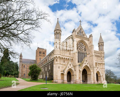 St Albans Cathedral. La cattedrale e la chiesa abbaziale di St Alban, St Albans, Hertfordshire, Inghilterra, Regno Unito Foto Stock