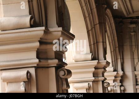 Colonne greche in classico stile di architettura Foto Stock