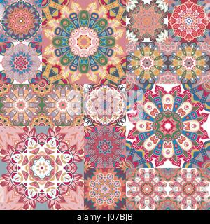 Vintage pastello seamless pattern con motivi floreali e elementi mandala.disegnati a mano sullo sfondo. Può essere usata per tessuto, carta da parati, piastrelle, avvolgimento, coperchi e moquette. L'Islam, l'Arabo, indiano, motivi ottomano. Illustrazione Vettoriale