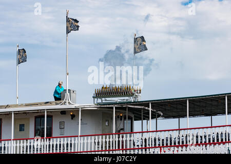 Battello a Vapore Natchez attira i clienti per il prossimo fiume Mississippi tour in New Orleans con un Calliope Foto Stock