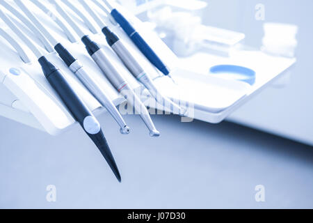 Studio Dentistico - strumenti specialistici, trapani, manipoli e laser Foto Stock