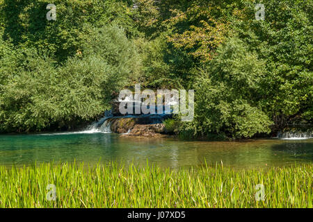 Fiume Slunjcica nel villaggio di Rastoke, Croazia Foto Stock