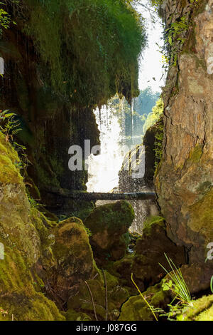 Grotte sul fiume Korana, nel villaggio di Rastoke vicino a Slunj, Croazia Foto Stock