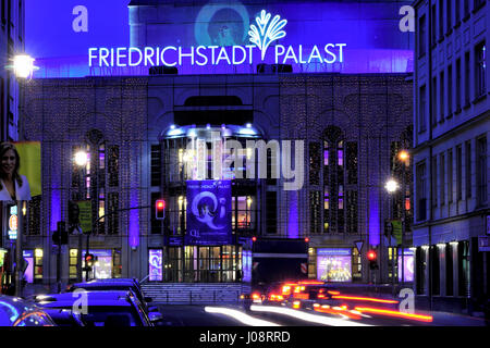 Architettura, Berlino, immagine a colori, immagini a colori, immagine a colori, immagini a colori, deutschland, europa, sera, friedrichstadtpalast, friedrichstrasse Foto Stock