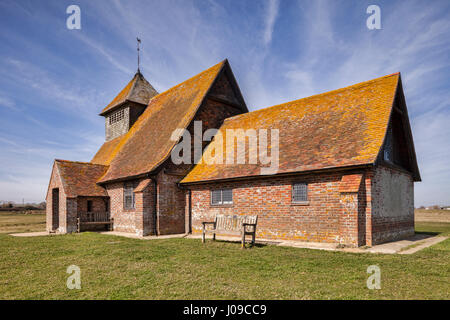 Il XVIII secolo la chiesa di St Thomas a Becket al Fairfield, Romney Marsh, Kent, Inghilterra, ancora oggi in uso Foto Stock