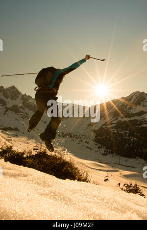 Escursioni Nordic Walking Fitness passeggiate in montagna Foto Stock