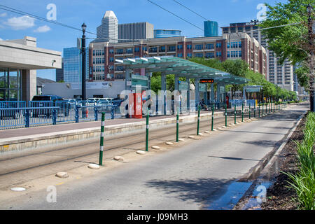 Aprile 2017, Houston, Texas: Metro light rail station sulla strada principale vicino al centro cittadino di Houston Foto Stock