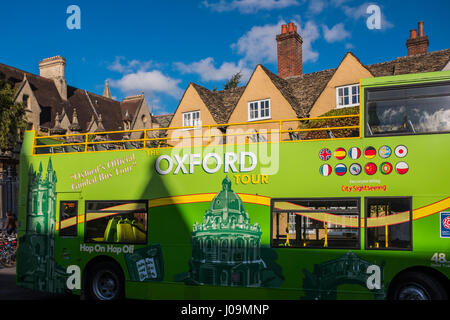 Oxford è una città conosciuta in tutto il mondo come la casa dell'Università di Oxford, la più antica università del mondo di lingua inglese. Inghilterra, Regno Unito Foto Stock