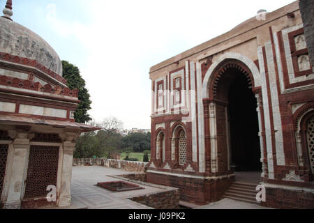 La Majestic Victory Tower, Qutub Minar è un sito patrimonio dell'umanità dell'UNESCO situato a Delhi, India. Altezza 72.5 metri, 379 scale. (© Saji Maramon) Foto Stock