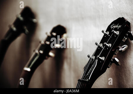 Questi sono tre bellissime chitarre, la musica è cibo per l'anima. Foto Stock