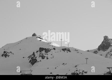 Il sole tramonta sera arriva nella località sciistica di Courchevel, 3 valli della Francia sulle Alpi francesi Foto Stock