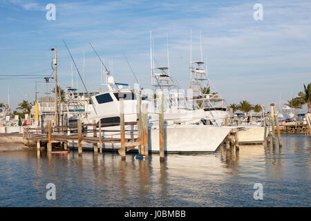 La pesca in mare profondo le barche nel porto turistico di Maratona chiave. Florida, Stati Uniti Foto Stock