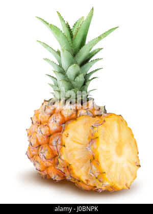 Baby ananas isolato su sfondo bianco con tracciato di ritaglio Foto Stock