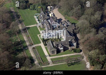 Vista aerea del Smithills Hall vicino a Bolton, Lancashire, Regno Unito Foto Stock