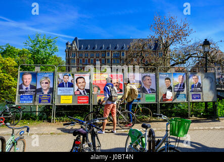 Strasburgo, poster di undici candidati in esecuzione il 2017 elezioni presidenziali, primo round scrutinio del mese di aprile 2017, Alsazia, Francia, Europa Foto Stock