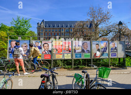 Strasburgo, poster di undici candidati in esecuzione il 2017 elezioni presidenziali, primo round scrutinio del mese di aprile 2017, Alsazia, Francia, Europa Foto Stock