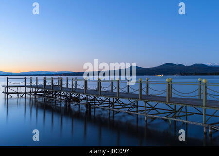 Lago Sevan, la mattina presto, acqua dolce ad alta altitudine lago, Provincia di Gegharkunik, Armenia, Caucaso, Asia Foto Stock