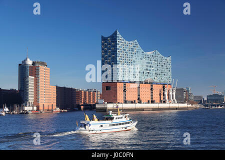 Escursione in barca sul fiume Elba, Elbphilharmonie, HafenCity di Amburgo, città anseatica, Germania Foto Stock