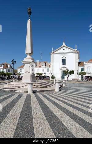 Obelisco in Praça do Marques de Pombal, Vila Real de Santo Antonio, Algarve, PORTOGALLO Foto Stock