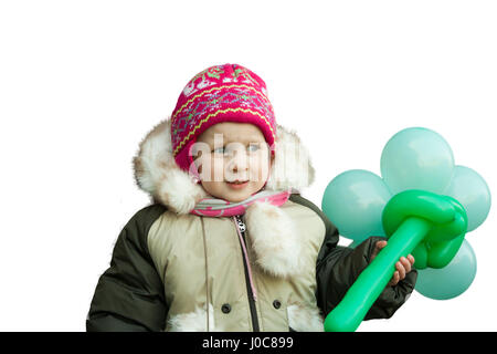 Bambina in abbigliamento invernale cercando triste. Su uno sfondo bianco. Foto Stock