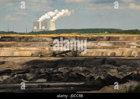 Impianto di alimentazione e marrone e le miniere di carbone Schleenhain, Germania Foto Stock