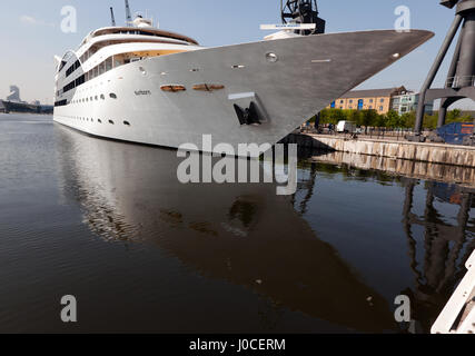 Vista di 'L'Sunbourn' un super- Yacht Hotel, ormeggiata presso il Royal Victoria Dock, Newham, Londra Foto Stock