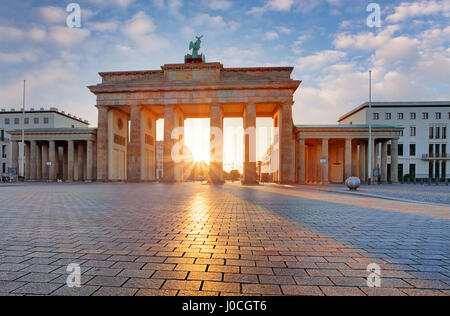 Berlino - Porta di Brandeburgo di sunrise, Germania Foto Stock