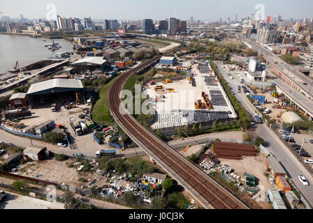 Vista aerea guardando verso Canning Town e la foce del fiume Lee Foto Stock