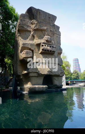 Tlaloc, la pioggia azteca precolombiana dio statua presso il Museo di Antropologia (Museo Nacional de Anthropologia) nel Chapultepec Park, Città del Messico, Messico Foto Stock