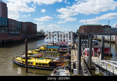 Amburgo, Germania. 3 apr, 2017. Vista del vecchio porto interno ad Amburgo, Germania, 3 aprile 2017. Foto: Christophe Gateau/dpa/Alamy Live News Foto Stock